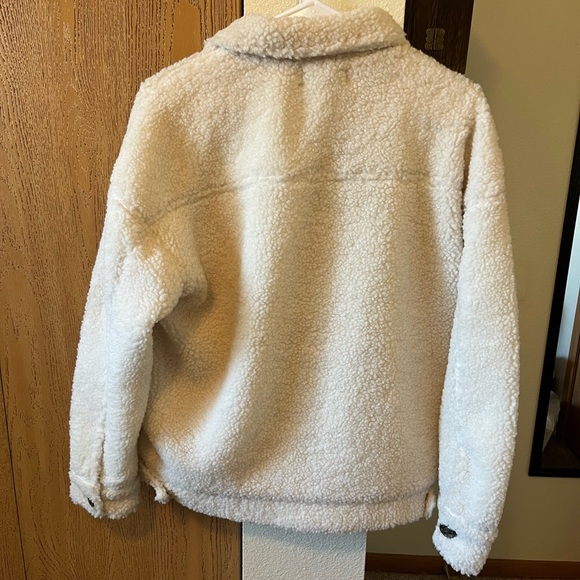 Fuzzy White Jacket - Picture 5 of 6